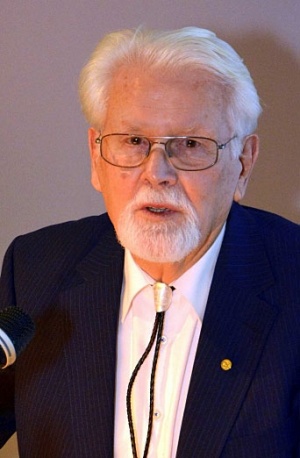 Der Bund deutscher Staudengärtner ehrte Walter Schimana mit der Goldenen Ehrennadel des Verbandes.